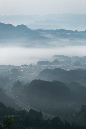薄雾-高速路-自然-风景-风光 图片素材