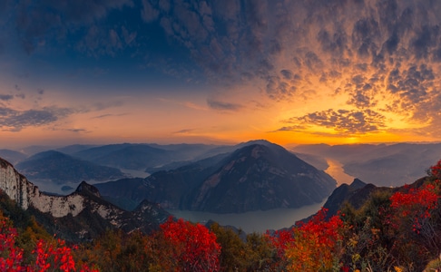 冬日暖阳-山峡-红叶-山峡-云 图片素材