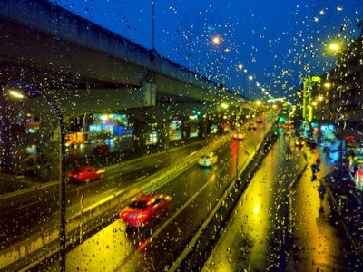 手机摄影-城市-夜色-霓虹灯-雨 图片素材
