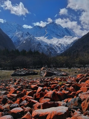 阿坝州-理县-凉台沟-红石-雪山 图片素材