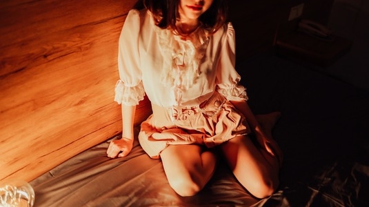 少女-灯-清新-写真-上海 图片素材