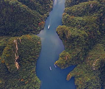 张家界-宝峰湖-蓝色-秋色-航拍 图片素材