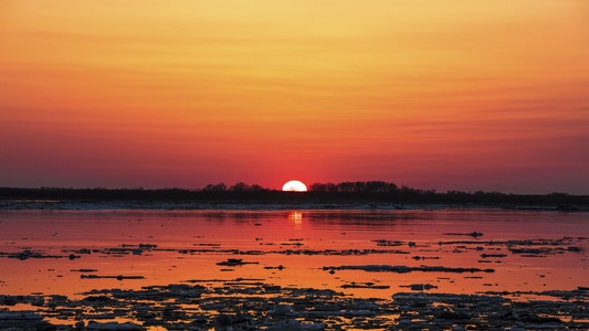 江面-日落-最后的冰排-日落-夕阳 图片素材