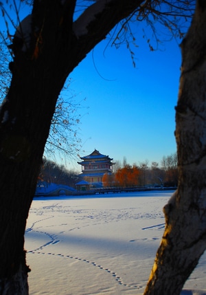 你好2020-岩石-海洋-楼阁-脚印 图片素材
