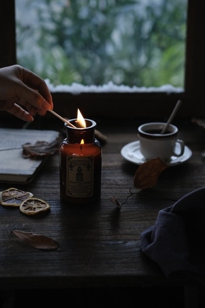 静物-暗调-安静-蜡烛-咖啡 图片素材