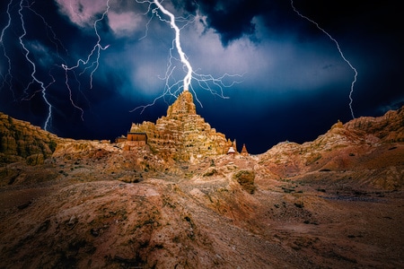 古格王国遗址-古堡-历史-闪电-沙漠 图片素材