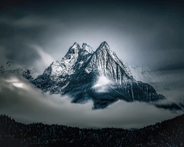 旅行-缅茨姆峰-云雾缭绕-梅里雪山-香格里拉 图片素材