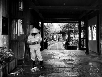 街拍-街头摄影-纪实-杭州-华为 图片素材
