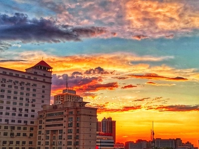平凡的世界-你好2020-手机摄影-夜色-乌鲁木齐市 图片素材