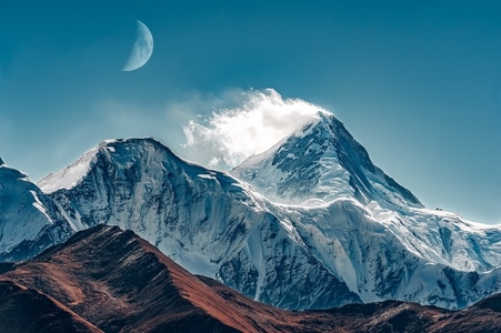 雪山-山峰-蜀山之王-月亮-流云 图片素材