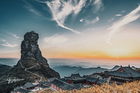 日落-傍晚-山峰-晚霞-寺庙 图片素材