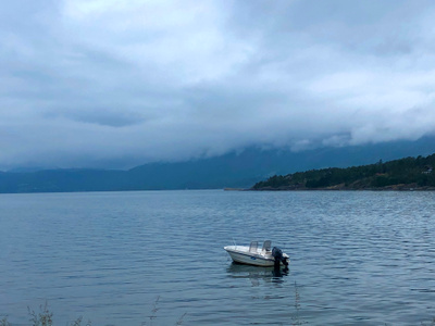 旅拍-湖水-小舟-湖泊-湖水 图片素材