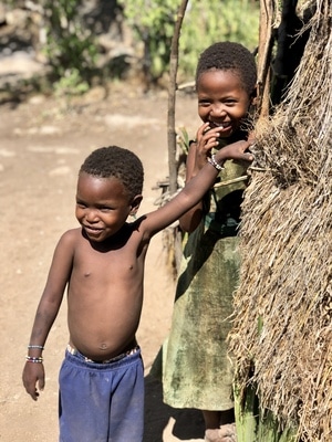 纳米比亚-部落-孩子-家-小女孩 图片素材
