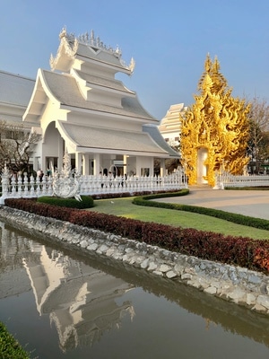 旅途见闻-手机拍摄-建筑-房屋-白庙 图片素材