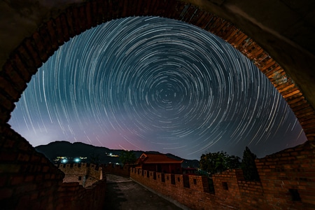 星空标签-风光-夜景-城墙-星轨 图片素材