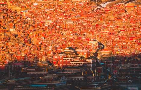 色达-佛学院-演出-画-佛学院 图片素材