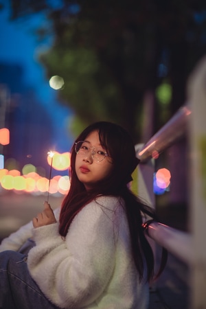 我要上封面-夜景-人像-街拍-85mm 图片素材