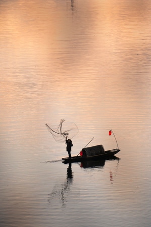 日出-撒网-船-纪实-风景 图片素材