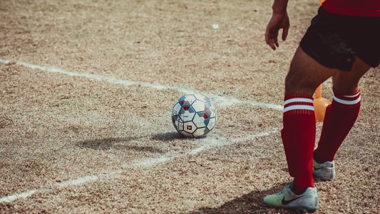 体育-写实-球-足球-腿 图片素材