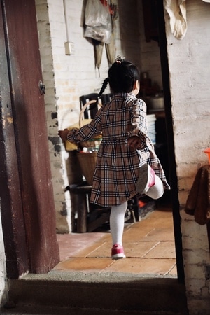 台山-乡下-稻谷-小孩-女孩 图片素材