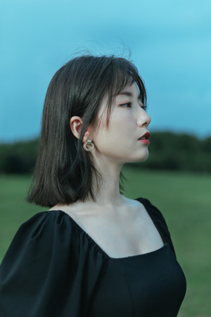 你好2020-生活须要仪式感-2020-6-28小雨转阴-女性-美女 图片素材