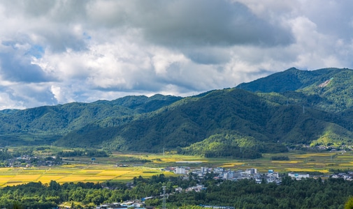 视觉中国-旅拍-火山地质公园-蓝天白云-风景 图片素材