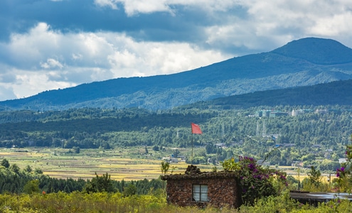 视觉中国-旅拍-火山地质公园-蓝天白云-风景 图片素材