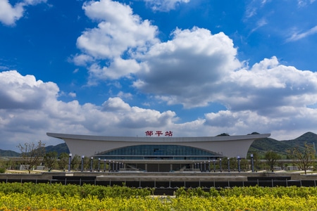 城市风景-建筑-车站-蓝天-白云 图片素材