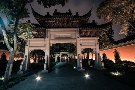 风光-旅行-牌坊-夜景-围墙 图片素材