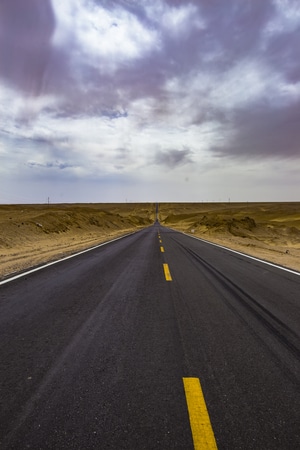 公路-戈壁滩-西北大环线-自驾-旅游 图片素材