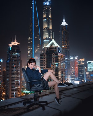 女性灵感-中国-上海-夜晚-灯光 图片素材
