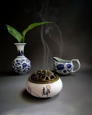 手机静物美食摄影-香炉-香-杯子-瓶子 图片素材