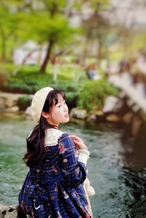 小蜜蜂-我要上封面-女人-女性-美女 图片素材