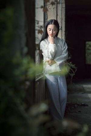 人-树-美女-少女-女性 图片素材