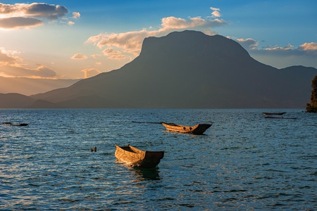 山-水-船-风景-泸沽湖 图片素材
