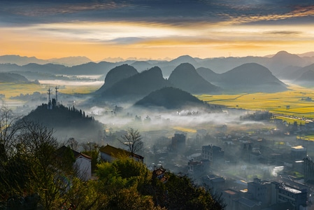 风光-山-雾-黄色-风景 图片素材