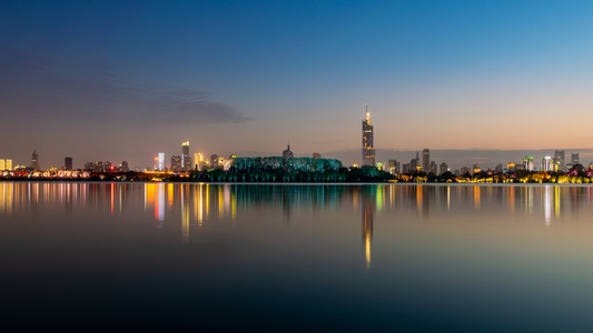 城市天际线-倒影-高楼大厦-紫峰大厦-晚霞 图片素材