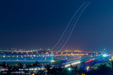 飞机-排队-起飞-夜景-高视角 图片素材