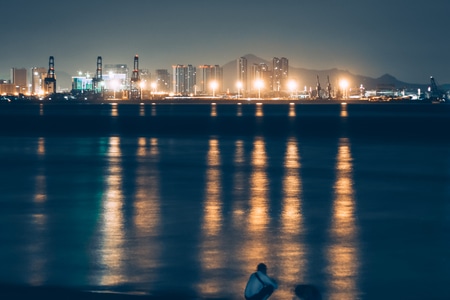 夏夜-海滩-小船-宁静-城市 图片素材