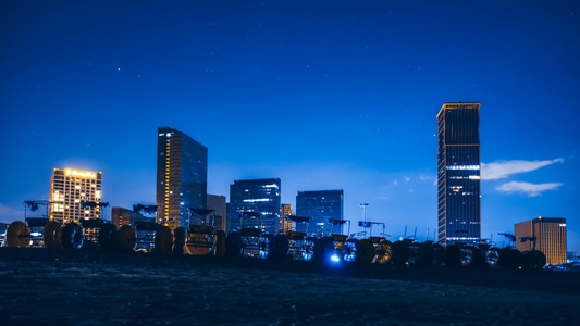 夏夜-海滩-小船-宁静-城市 图片素材
