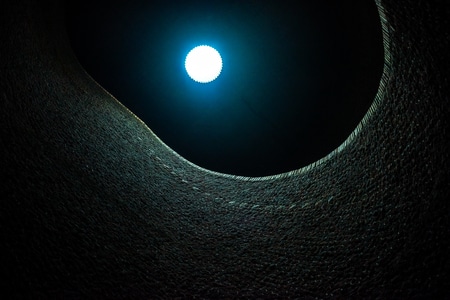 旅拍-抽象-夜景-砖窑-月亮 图片素材