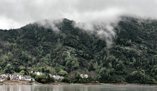 湖泊-旅拍-春-风景-山峰 图片素材