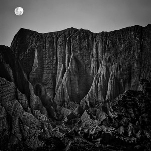 旅游-山峰-夜色-月亮黑白-风景 图片素材