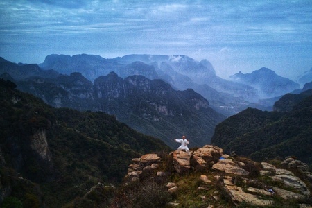 手机摄影-风光-山谷-人物-天空 图片素材