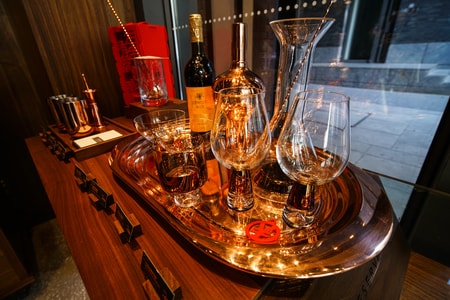 旅行-室内-玻璃杯-高脚杯-酒 图片素材