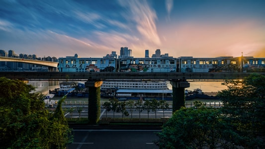 重庆-城市-轻轨-夜景-轻轨 图片素材