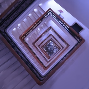 城市建筑风景-创意-建筑小品-几何学-旋转 图片素材