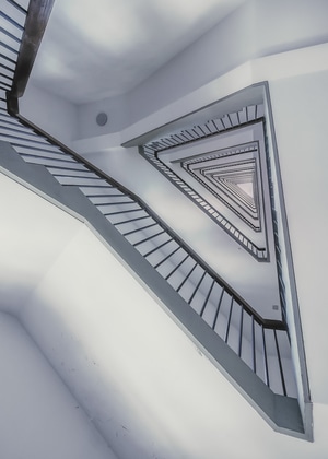 城市建筑风景-创意-建筑小品-几何学-旋转 图片素材