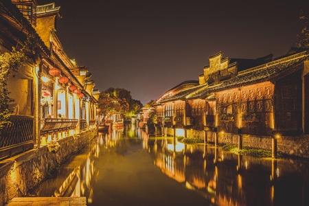 古镇-夜景-灯光-静谧-光影 图片素材