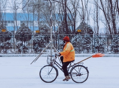 生活-雪地-冰雪-自行车-街道 图片素材